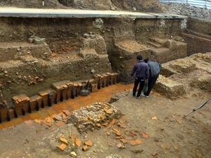 春节期间近两万名游客参观升龙皇城